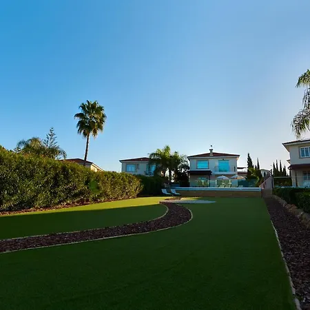 Front Bella Vista By Ezoria