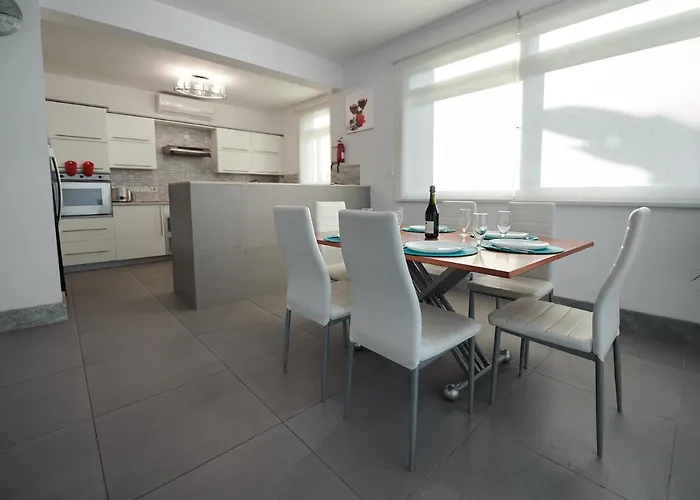 Front Bella Vista By Ezoria * פרוטאראס