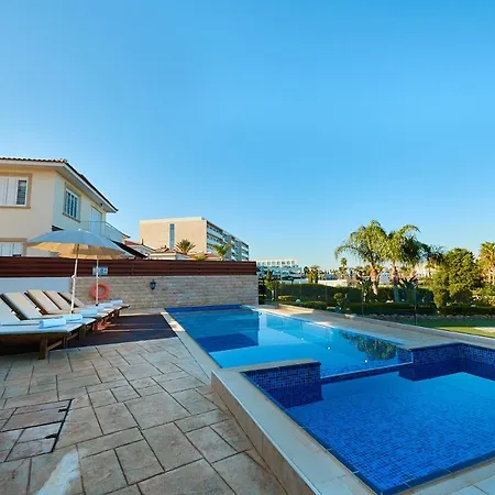 Villa Front Bella Vista *