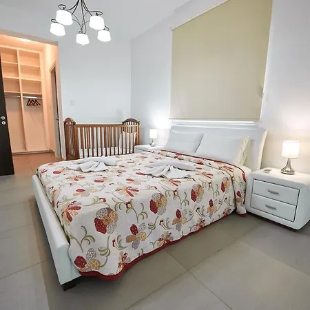 Front Bella Vista Villa