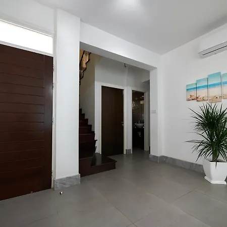 Front Bella Vista By Ezoria *