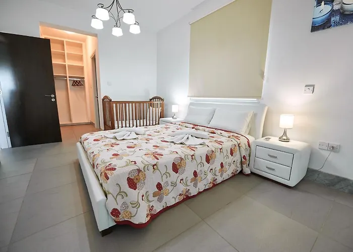 Front Bella Vista By Ezoria Villa