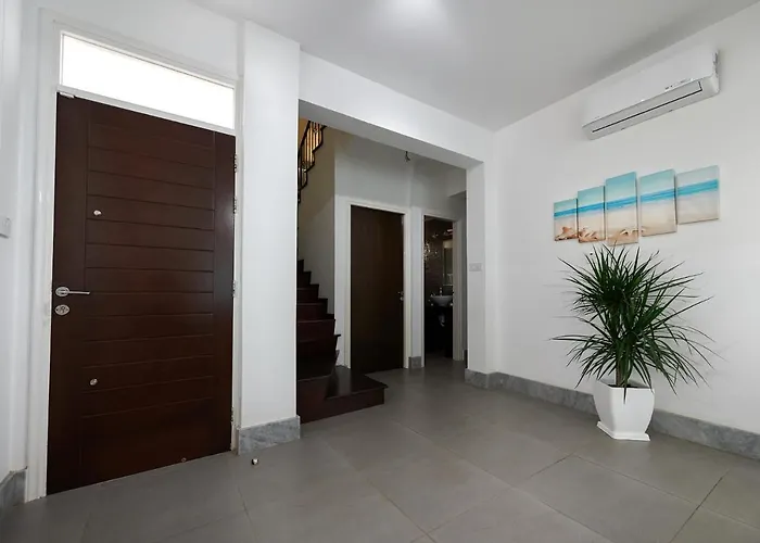 Front Bella Vista By Ezoria *