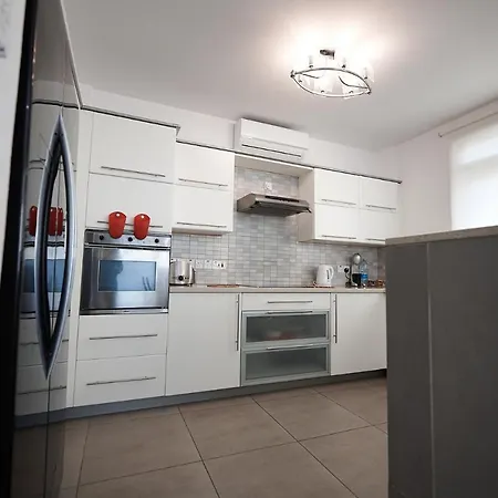 Front Bella Vista By Ezoria Вилла